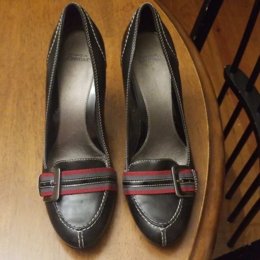 Black heeled shoes